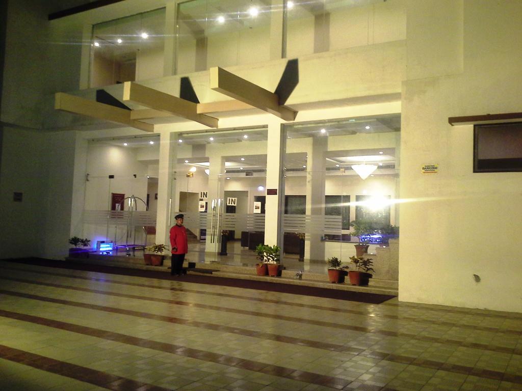 فندق مراد آبادفي  فندق مانساروفير بارادايس المظهر الخارجي الصورة
